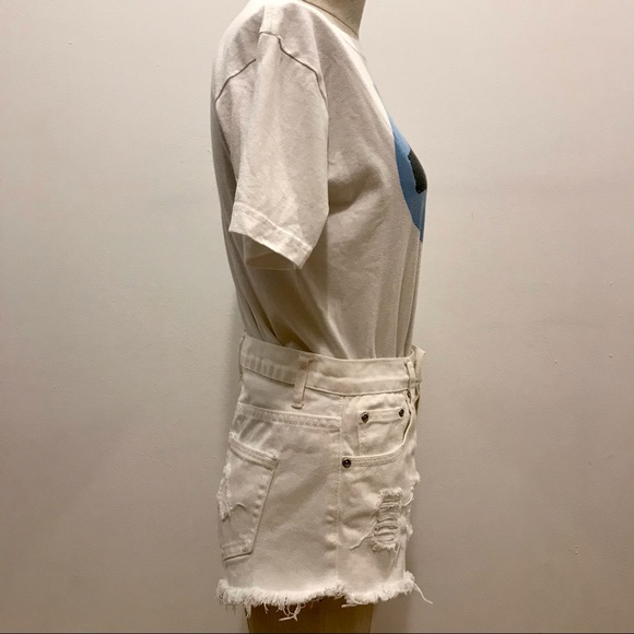 Forever 21 mid-rise distressed white denim short - Picture 3 of 10